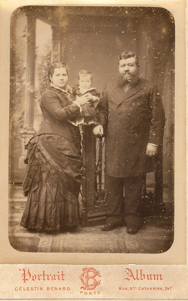 Uma das fotos encontradas por Ana Paula, arquivo pessoal. Foto tirada pelo fotógrafo Célestin Bénard, no Porto, finais do século XIX
