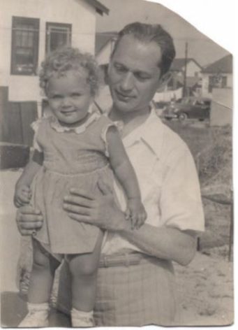 Carol Judith Hoffman, com seu pai Philip Hoffman em 1941