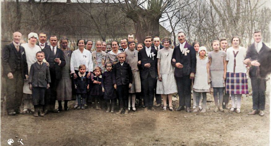 Identifiquei parentes em uma foto desbotada graças às ferramentas de fotos do MyHeritage